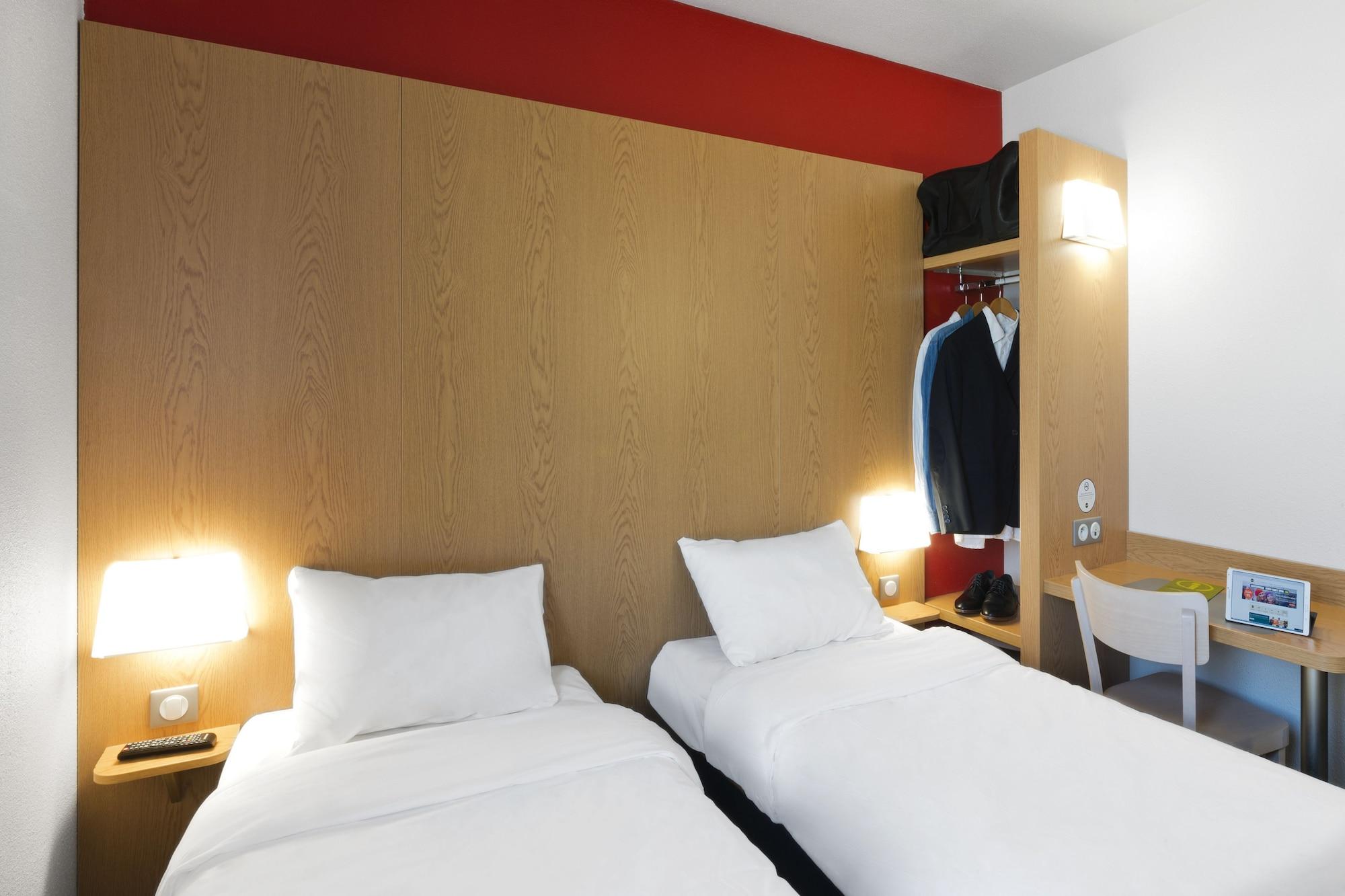 B&B Hôtel Niort Marais Poitevin Exterior foto